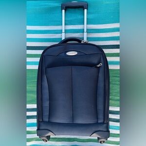 ✨🎉 Samsonite Navy 4-Wheel Carry On Spinner Luggage with Multiple Compartments
